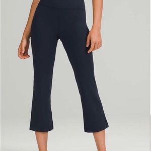 Lululemon Groove Super-High-Rise Crop 23"